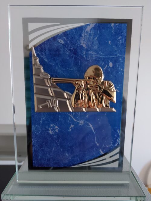 Trofeo de Tiro  Ref. 4476  Altura 17 cm  Existencias (1)*****