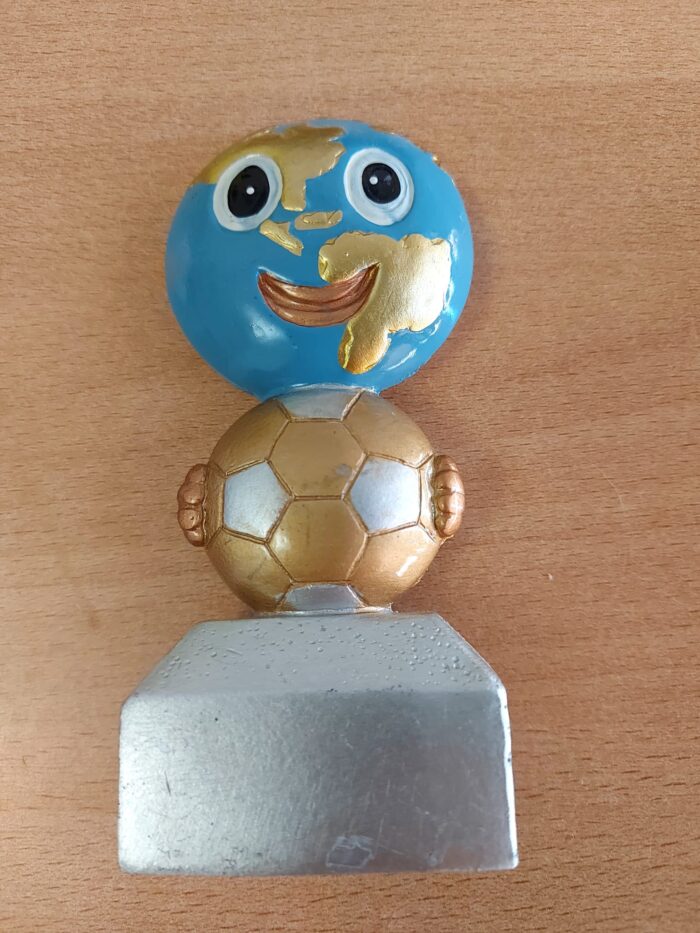 Trofeo de Futbol  Ref. 40480  Altura 13cm  Existencias (1)*****