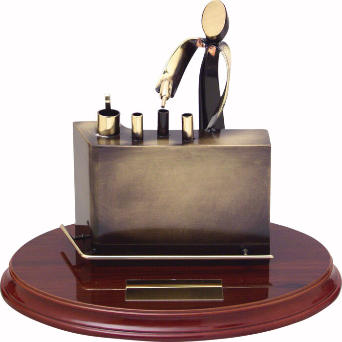 Trofeo de Barman  Ref.908  Altura 24 x 17cm**
