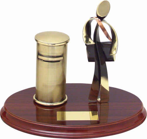 Trofeo de Cartero  Ref.907  Altura 24 x 17cm**