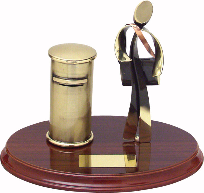 Trofeo de Cartero  Ref.907  Altura 24 x 17cm**