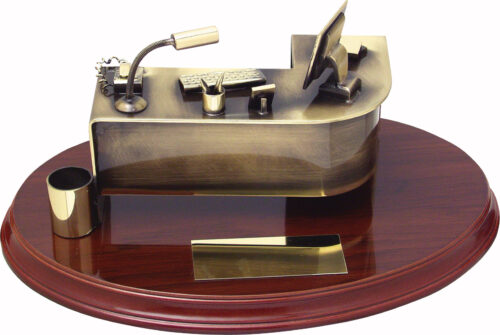 Trofeo de Oficinista  Ref.903  Altura 24 x 17cm**
