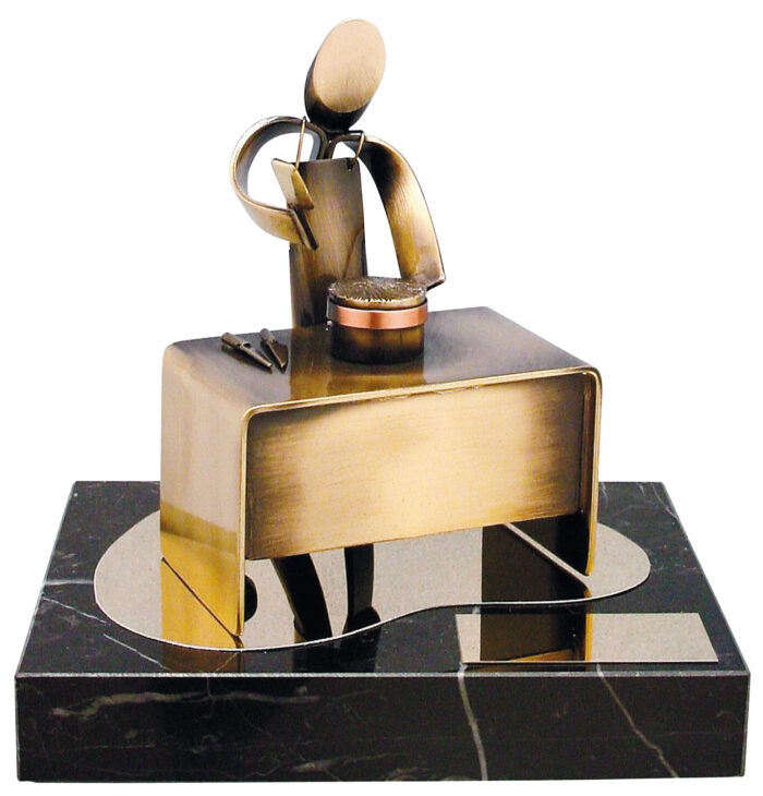 Trofeo de Carnicero/a  Ref.917 Altura 18 x 14cm**