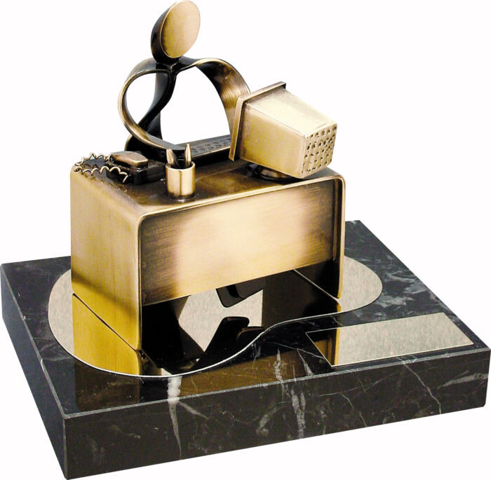 Trofeo de Oficinista  Ref.902  Alturas 18 x 14cm**